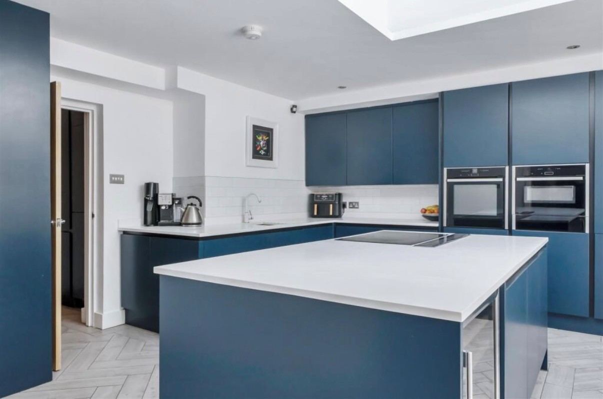 Kitchen with a large island, double ovens and plenty of worktop space